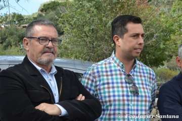 Emotivo acto de descubrimiento de la placa del pasaje que recuerda al periodista Adolfo Santana en Cernícalos (Foto TA)